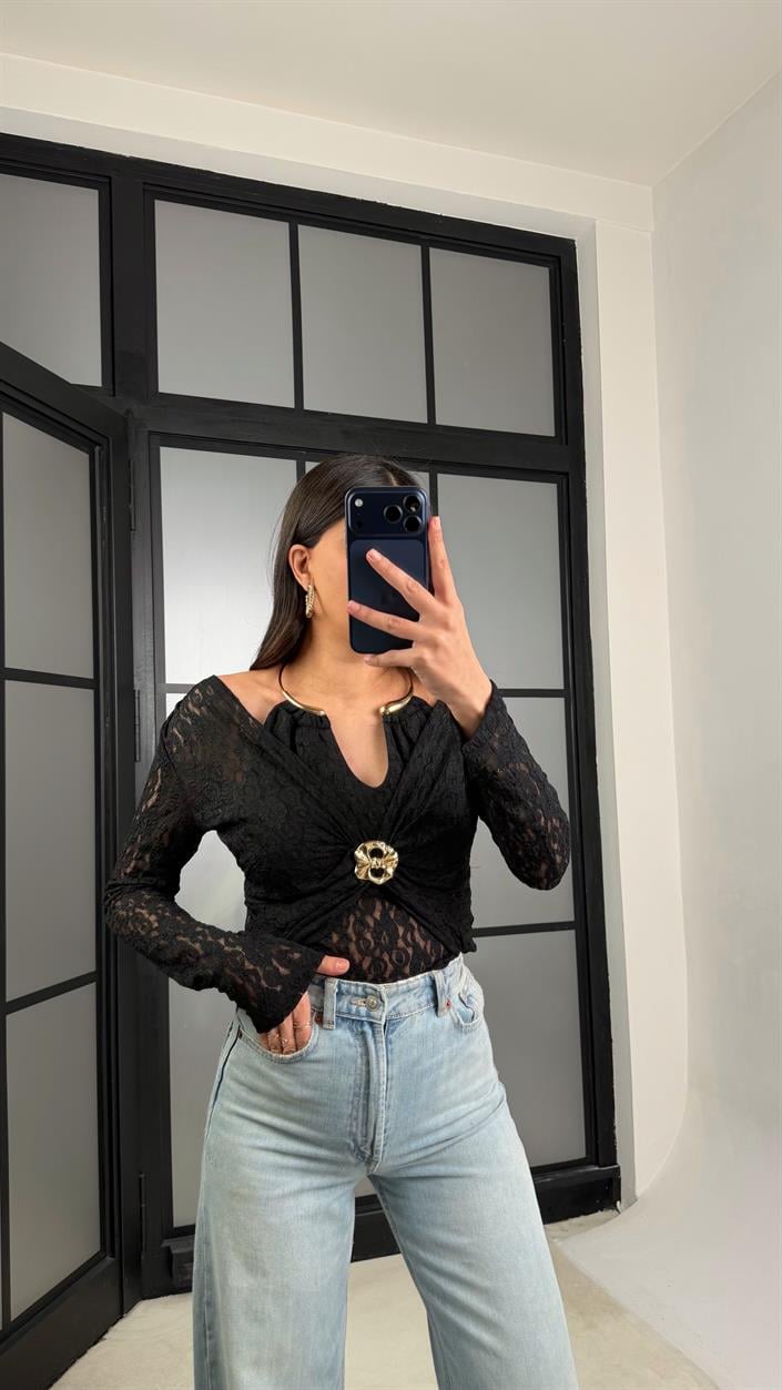 Siyah Kolye Detaylı Dantelli Bluz GAUS-01293