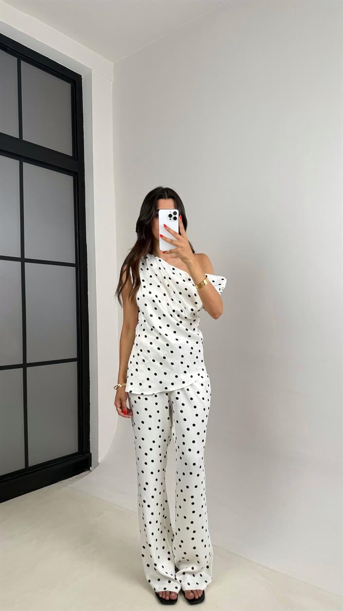 Beyaz Puantiyeli Asimetrik Kesim Bluz Beli Lastikli Pantolon Saten Takım GAUS-007