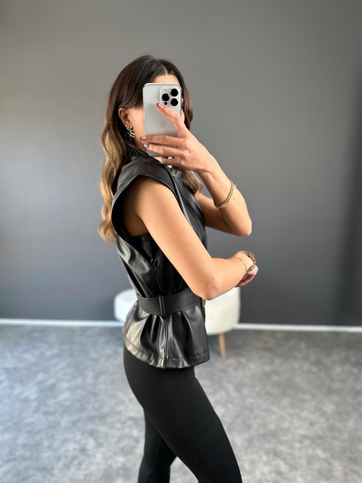 Siyah Balıkçı Yaka Kemerli Deri Bluz