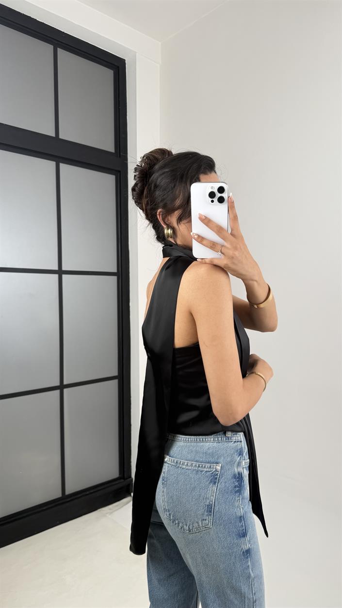 Siyah Boyun Bağlama Detaylı Saten Bluz Gaus00635 