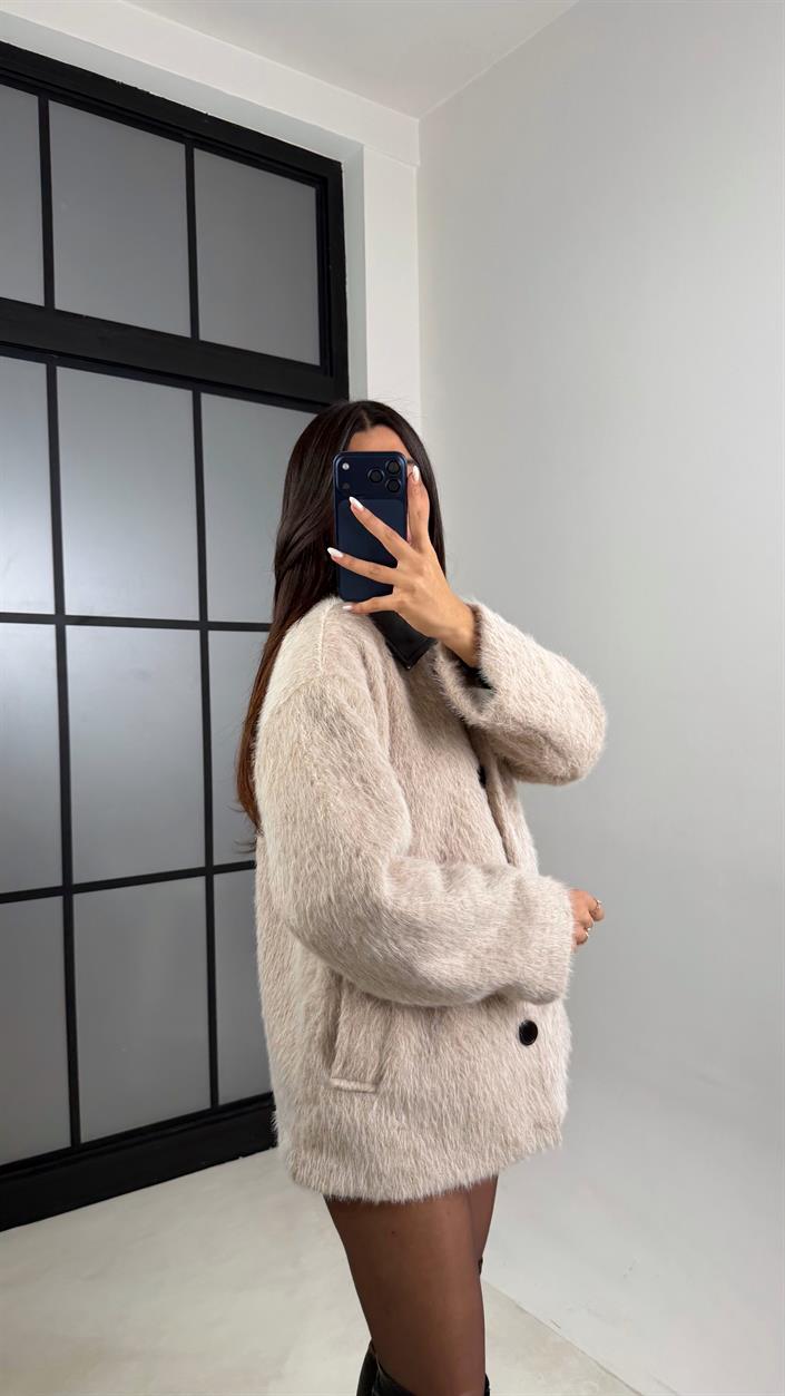 Ekru Deri Yaka Detaylı Astarlı Peluş Ceket GAUS-00595