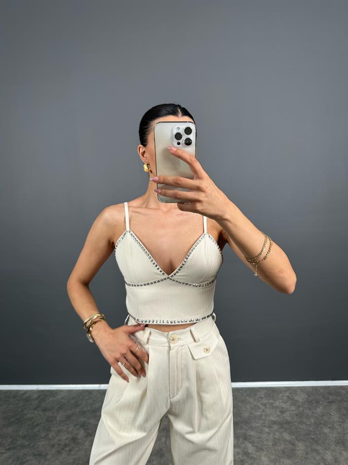 Askılı Krem Zımbalı Crop Bluz
