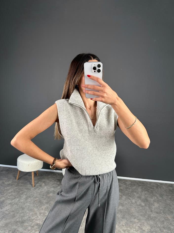 Gri Fermuarlı Triko Süveter 