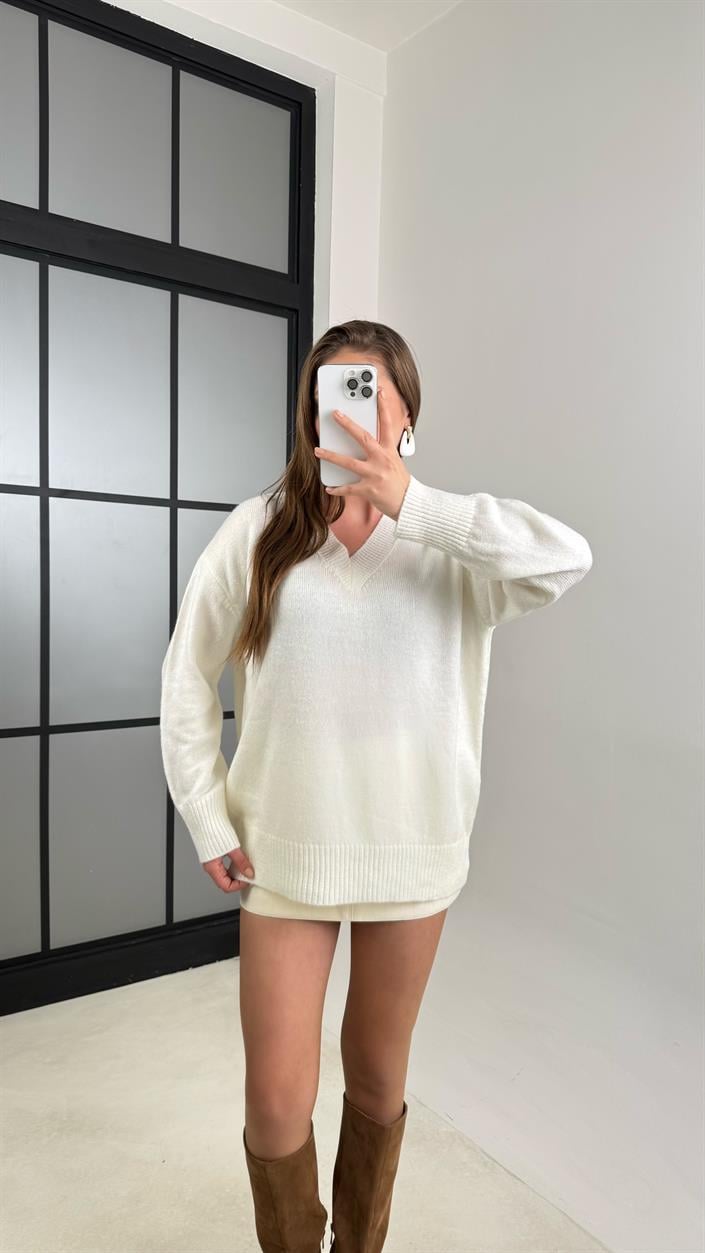 Beyaz V Yaka Triko Kazak GAUS-00196