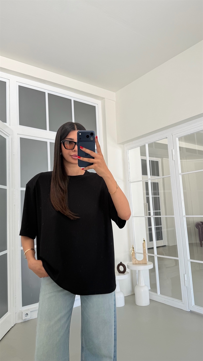Siyah Sırt Kalp Taşlı Tasarım Tshirt GAUS-01841