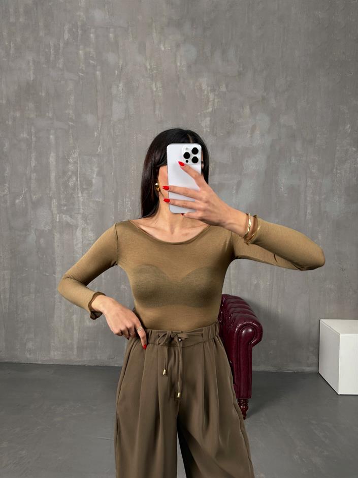 سيمون بلوزة شفافة لون بني بياقة مادونا مكافئ لإم دي