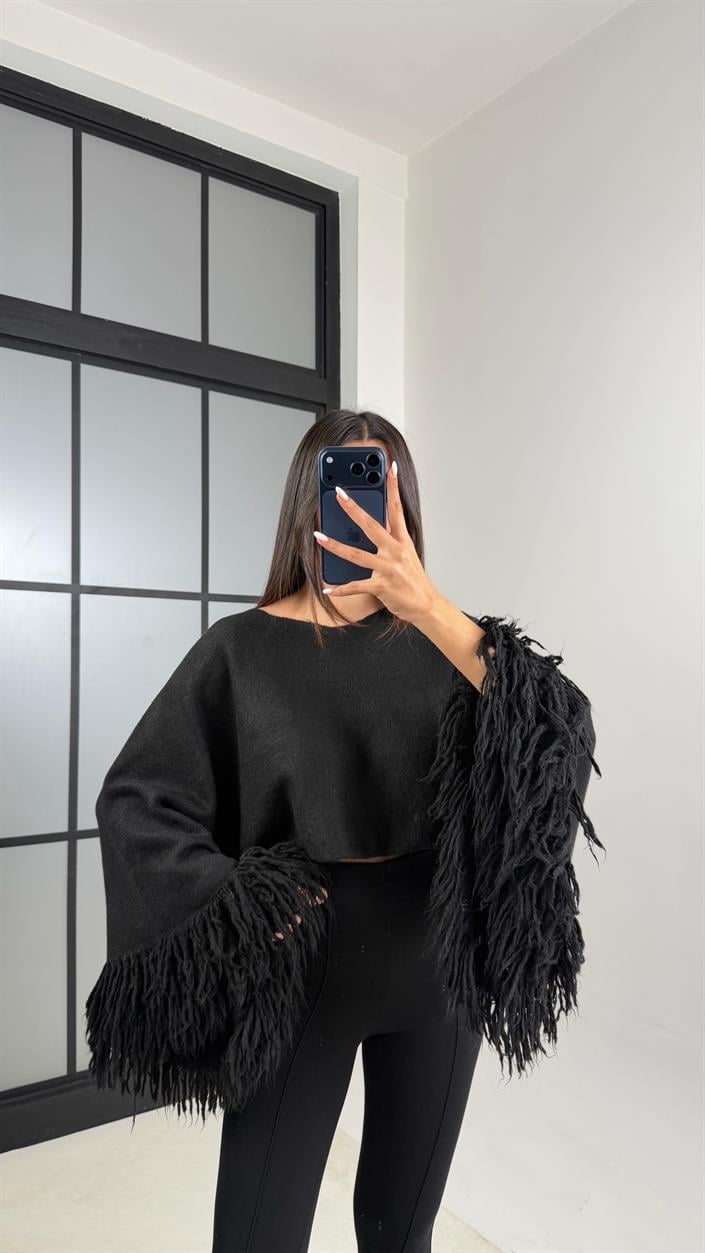 Siyah Kol Püskül Detaylı Triko Crop Kazak GAUS-00625