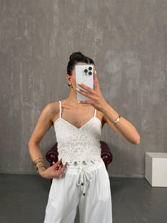 كروب بوستييه أبيض مزخرف مع حمالات Gaus00120