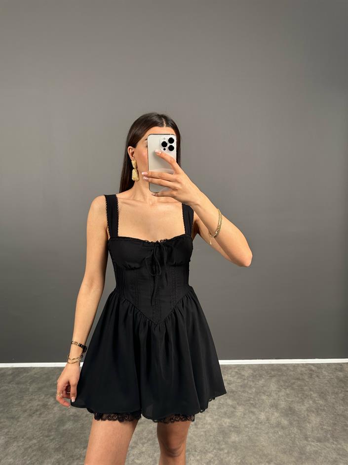 RYN Siyah Dantelli Prenses Elbise
