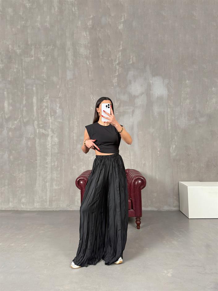 Helori Siyah Rahat Kırışık Pantolon