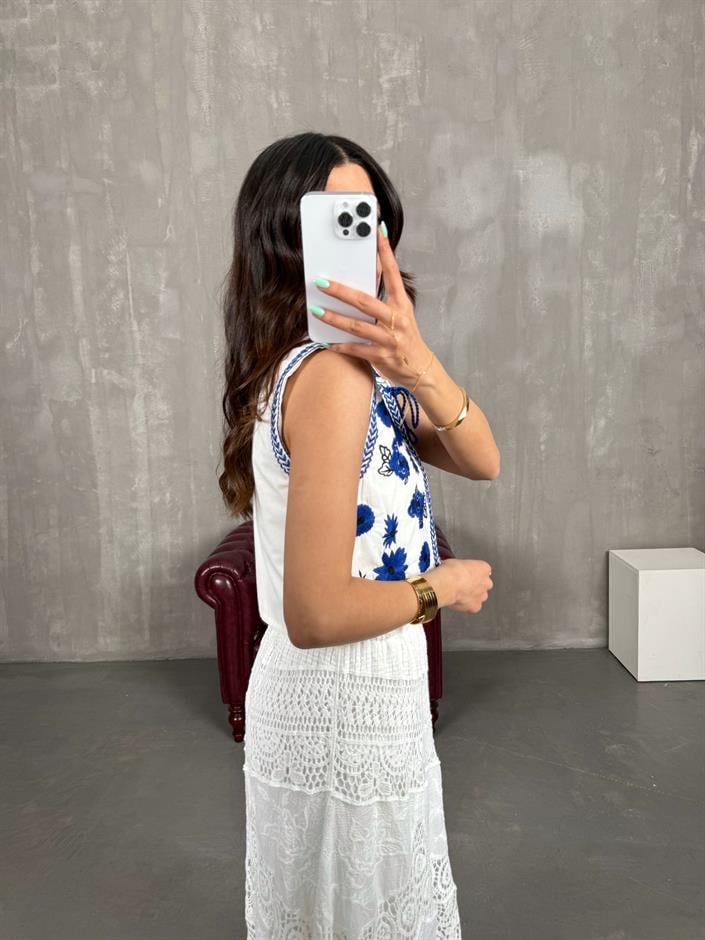 Beyaz Mavi Çiçek İşlemeli Pamuk Karışımlı Premium Yelek Gaus00230