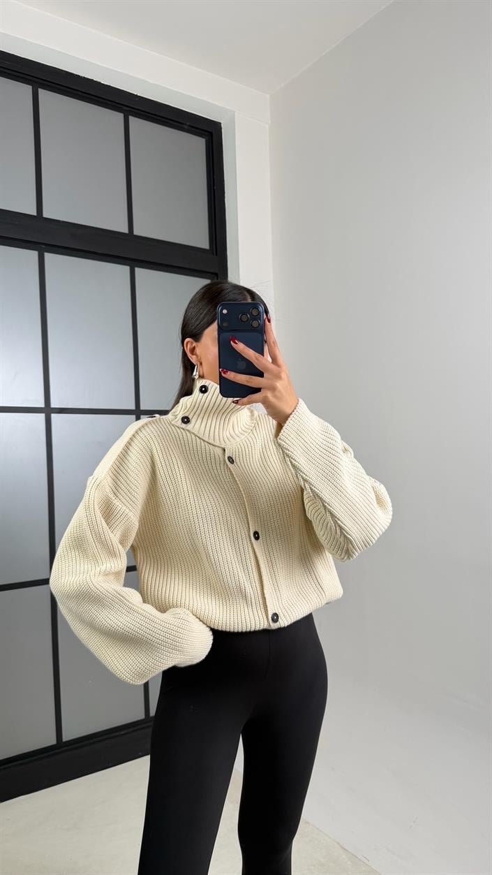 Ekru Dik Yaka Düğmeli Triko Hırka GAUS-00731