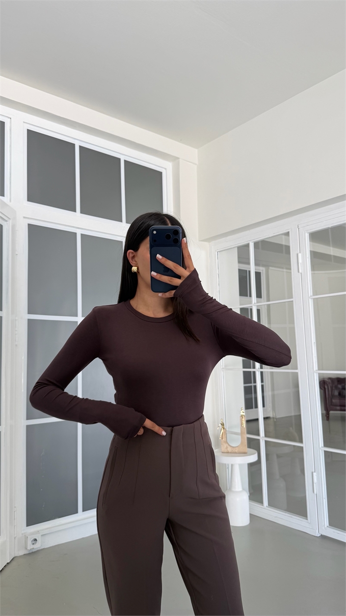 Kahve ZR Model Basic Parmak Geçirmeli Bluz GAUS-01991