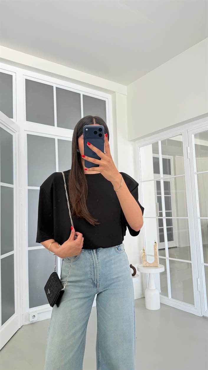 Siyah Sırt Kalp Taşlı Tasarım Tshirt GAUS-01841