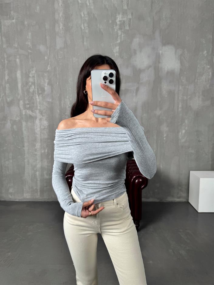 Bells Gri Kayık Yaka Bluz 