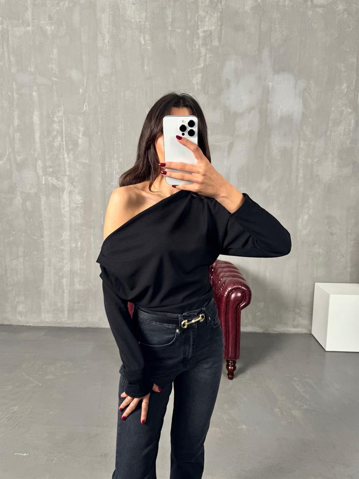 Fina Siyah Omuz Detaylı Degajeli Bluz