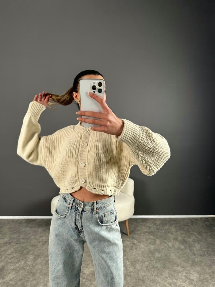 ZR Model Ekru Crop Hırka