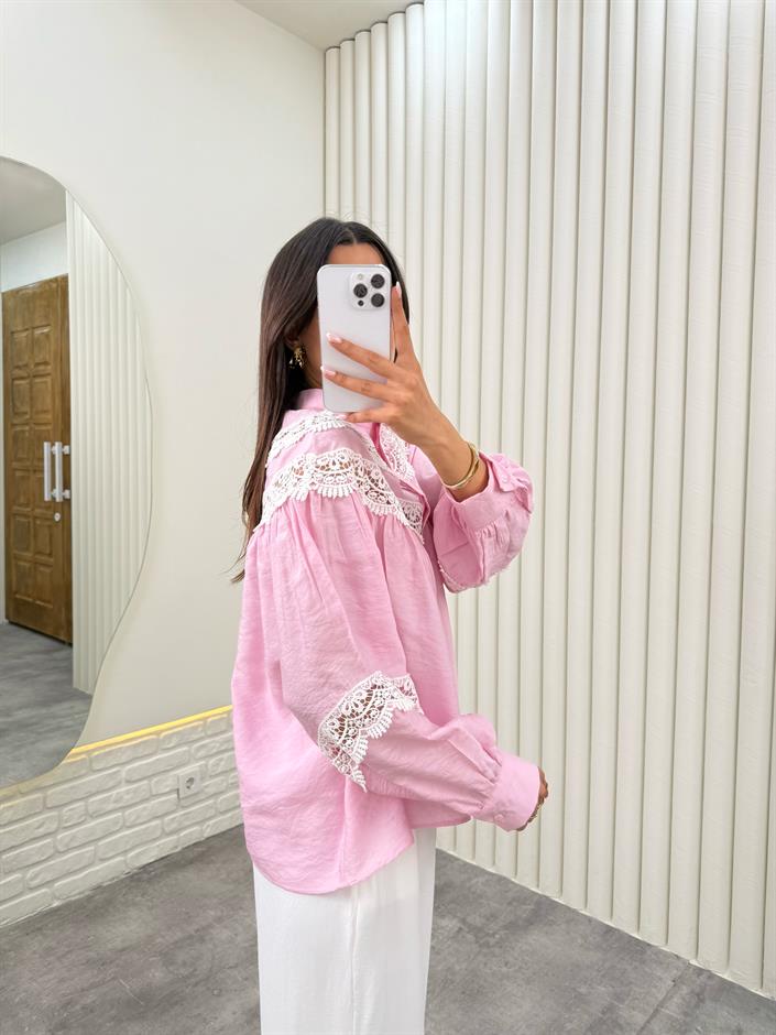 Pembe Önü Düğmeli Dantel Detaylı İthal Gömlek Gaus00317