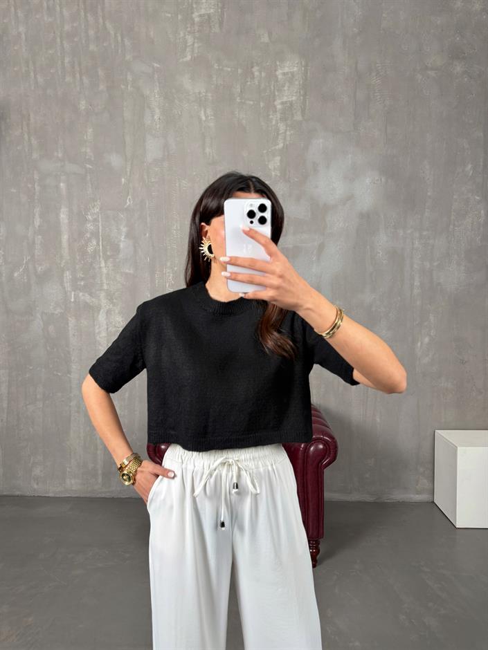 MNG Siyah Kısa Kol Crop Model Triko