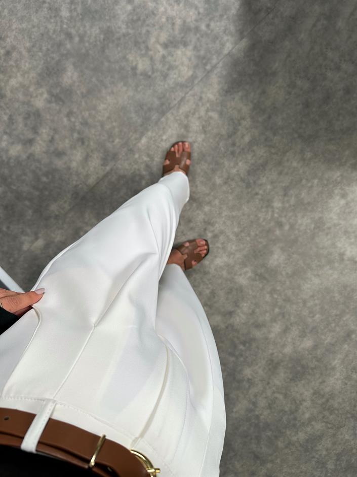 Vion Beyaz Krep Kumaş Kemerli Havuç ZR Model Pantolon