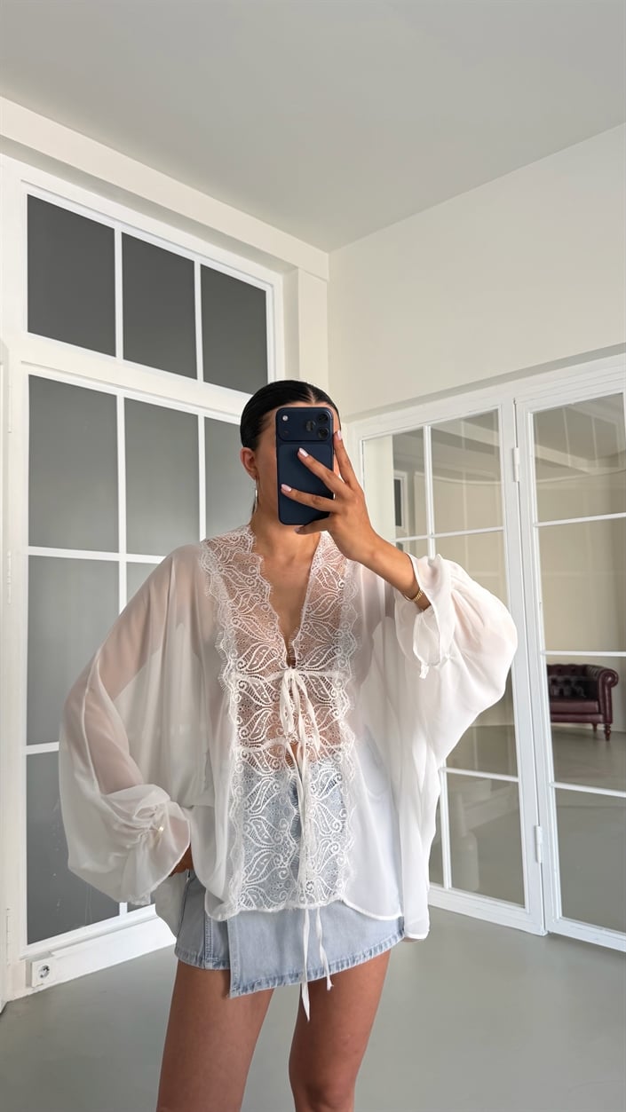 Beyaz Dantel Detaylı Transparan Bluz GAUS-01648