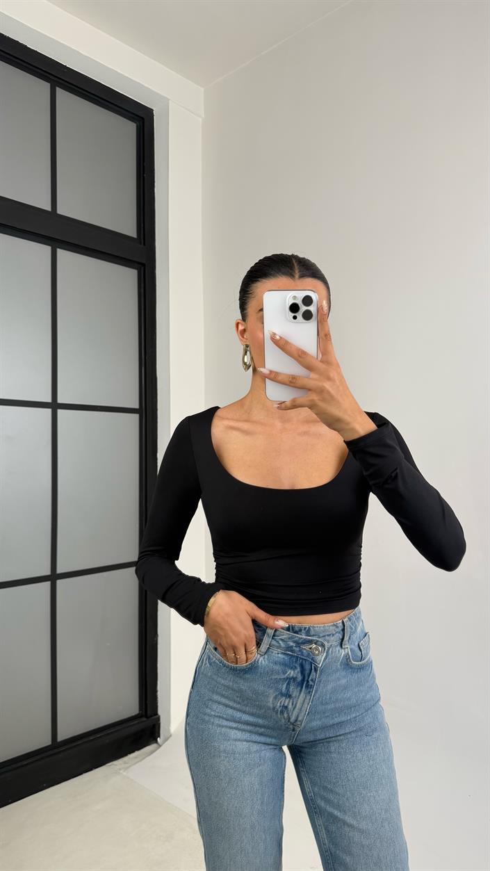 Siyah Yuvarlak Yaka Yan Büzgü Detaylı Sandy Kumaş Bluz GAUS-0065