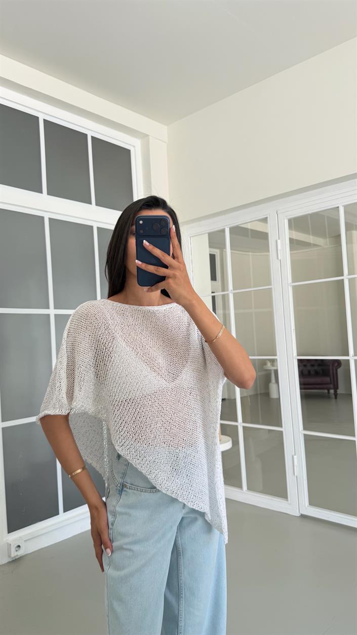 Beyaz Pullu Asimetrik Yaka Triko Bluz GAUS-01700