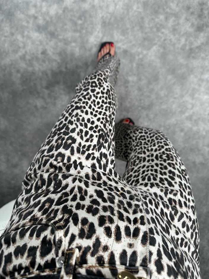 GU Leopar Desenli Straight Leg Jean