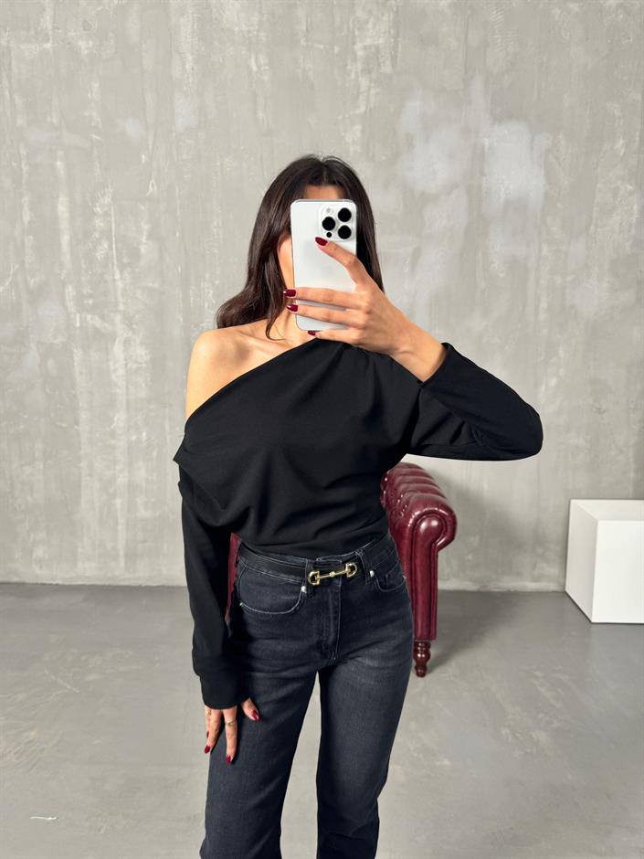 Fina Siyah Omuz Detaylı Degajeli Bluz