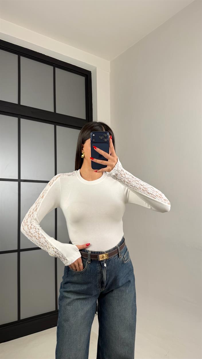 Ekru Dantel Detaylı ZR Model Parmak Geçirmeli Bluz GAUS-01018