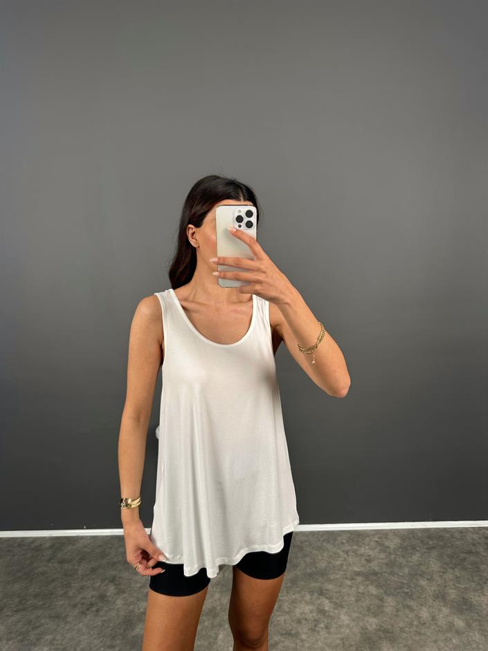 Beyaz U Yaka Salaş Sıfır Kol Tshirt