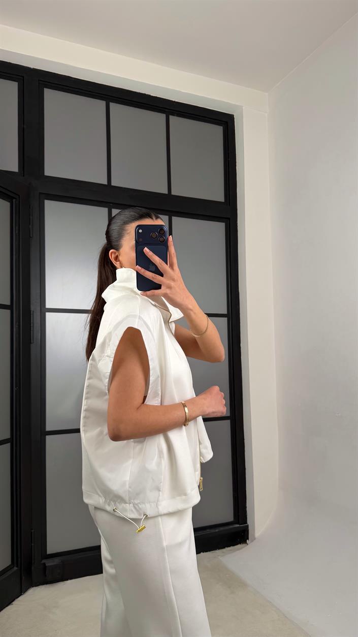 Beyaz Paraşüt Kumaş Detaylı Yelek Pantolon İkili Modal Kumaş Takım GAUS-01369