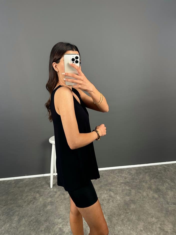 Siyah U Yaka Salaş Sıfır Kol Tshirt