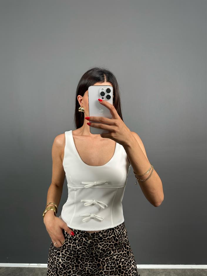 ZR Model Beyaz Fiyonk Detaylı Crop Bluz