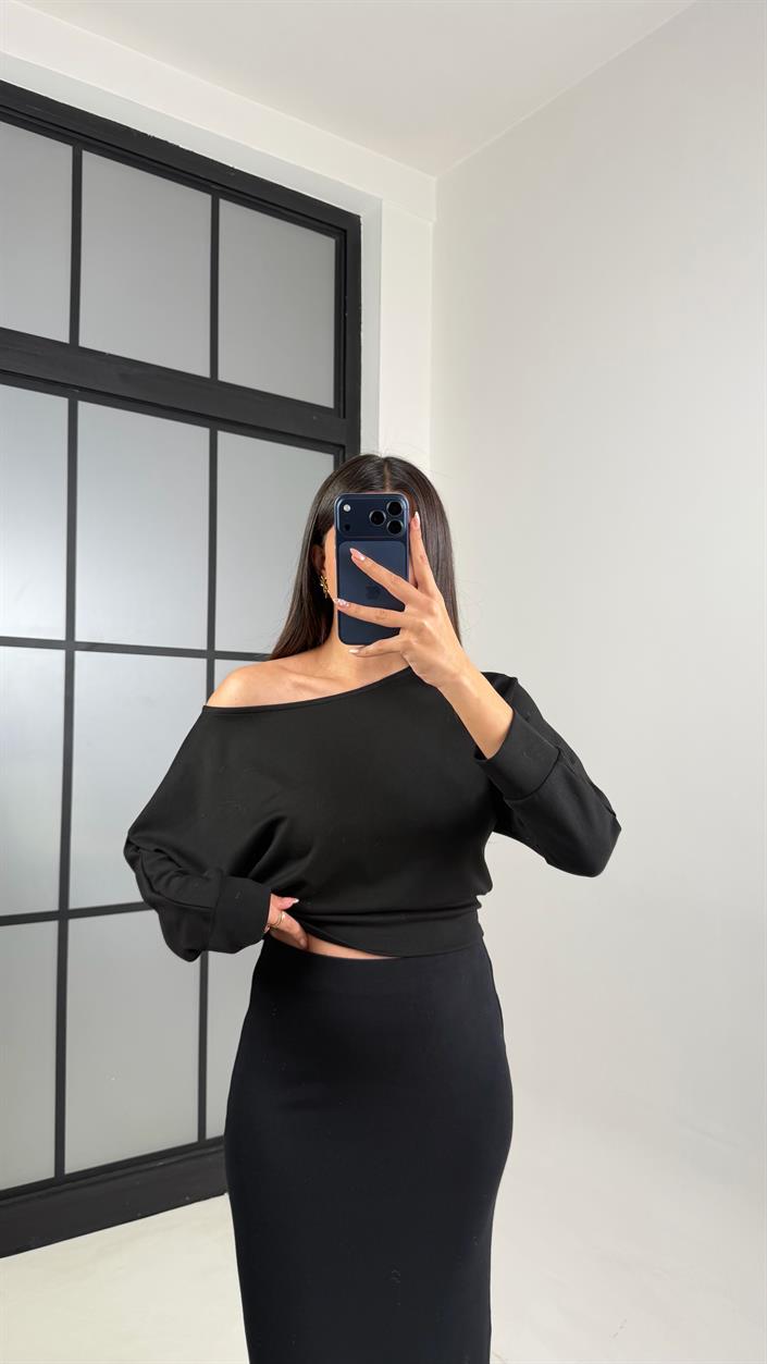 Siyah Kayık Yaka Modal Kumaş Bluz GAUS-00795