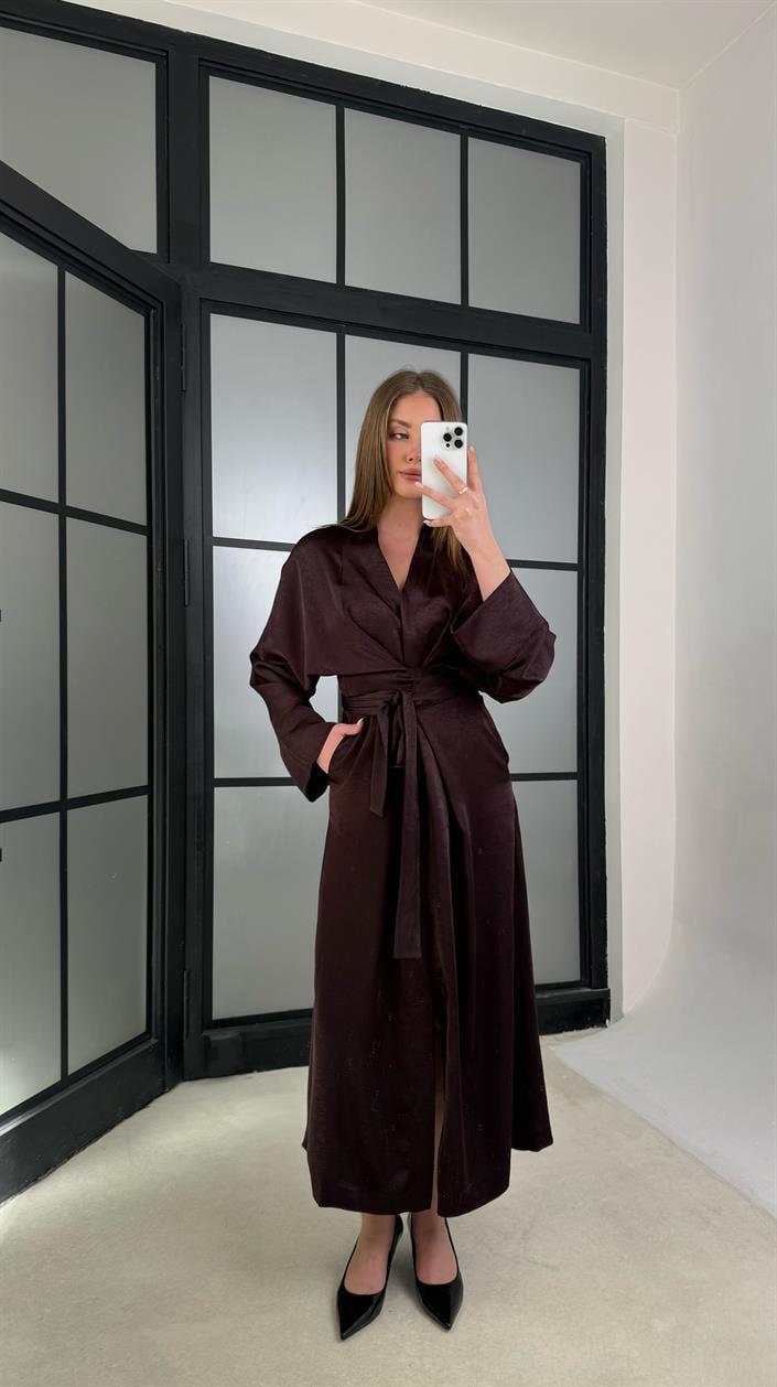 Mürdüm Kuşaklı Yırtmaçlı Premium Saten Elbise GAUS-01240