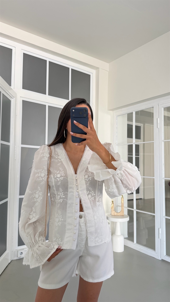 Beyaz Nakışlı Balon Kol Premium Gömlek GAUS-01773