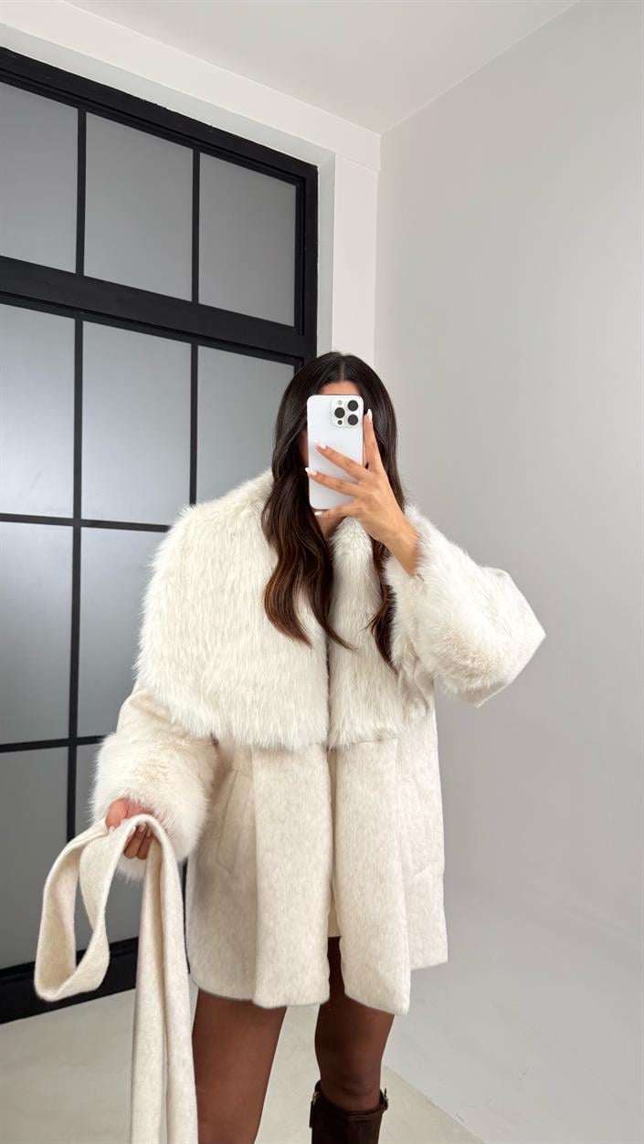 Ekru Kürk Detaylı Astarlı Kaşe Kaban GAUS-00559