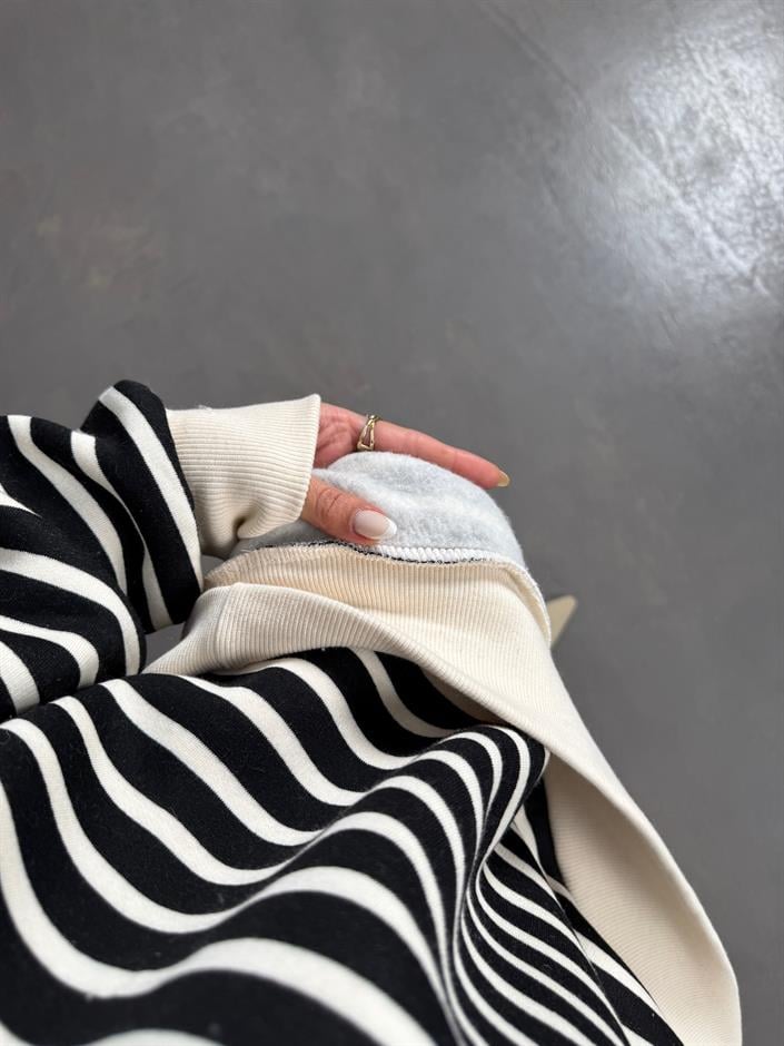 Felisya Beyaz Çizgili Üç İplik Şardonlu Sweat