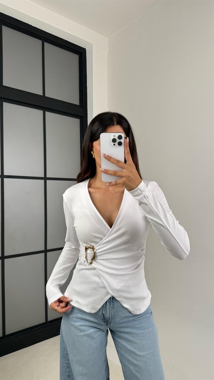 Beyaz V Yaka Gold Tokalı Asimetrik Kesim Bluz GAUS-0085