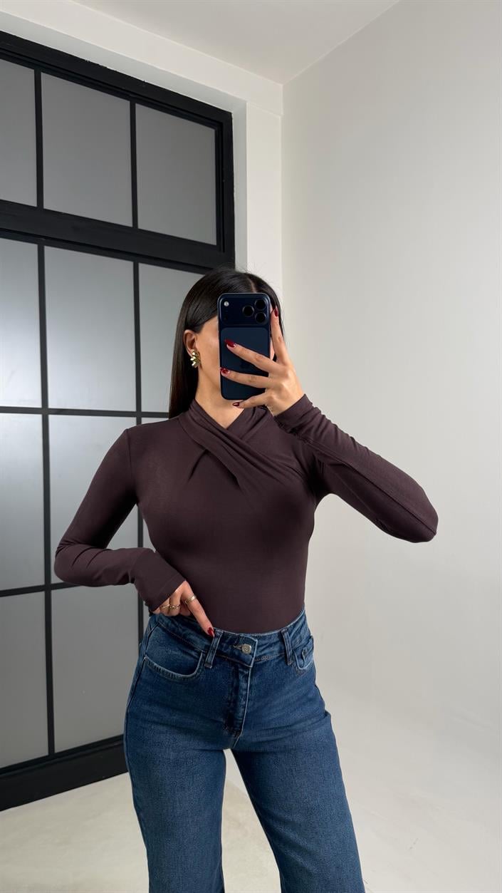 Acı Kahve Yaka Detaylı ZR Model Likralı Bluz GAUS-00752