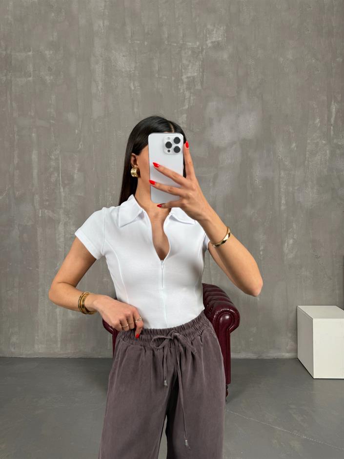 Beyaz Polo Yaka Ön Fermuarlı Tshirt Gaus00191