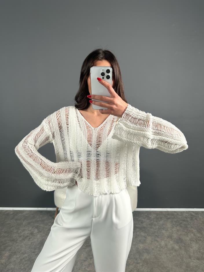 Beyaz V Yaka Ajurlu Triko