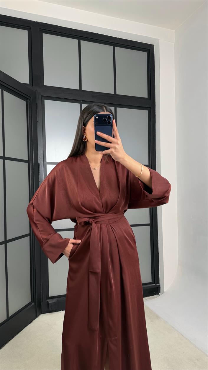 Kahve Kuşaklı Yırtmaçlı Premium Saten Elbise GAUS-01240