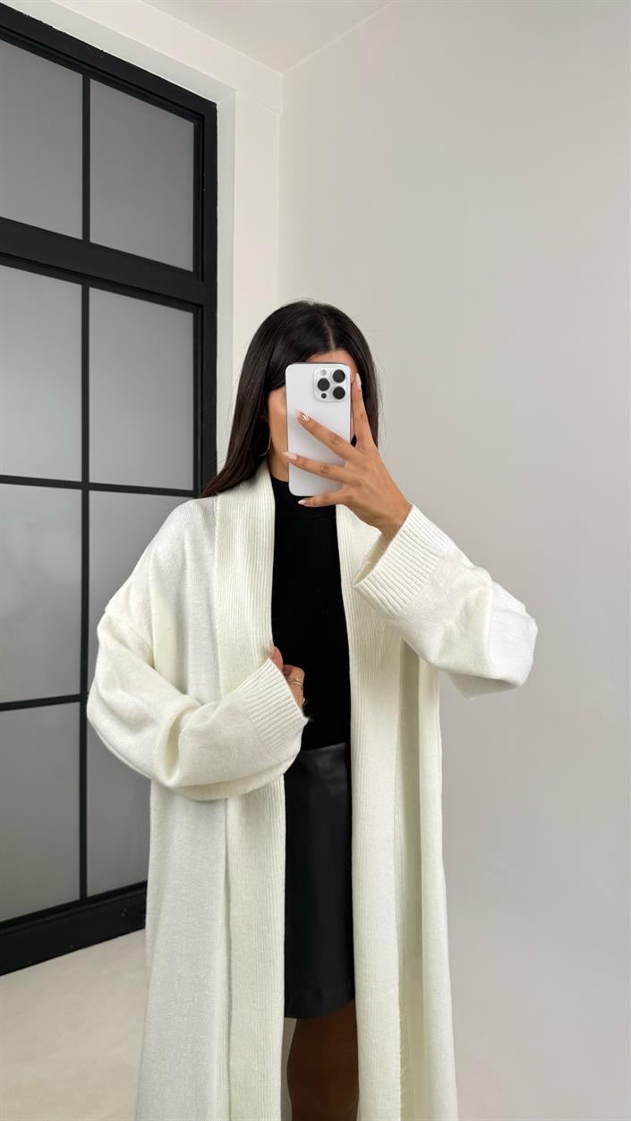 Beyaz Uzun Premium Triko Hırka GAUS-00116