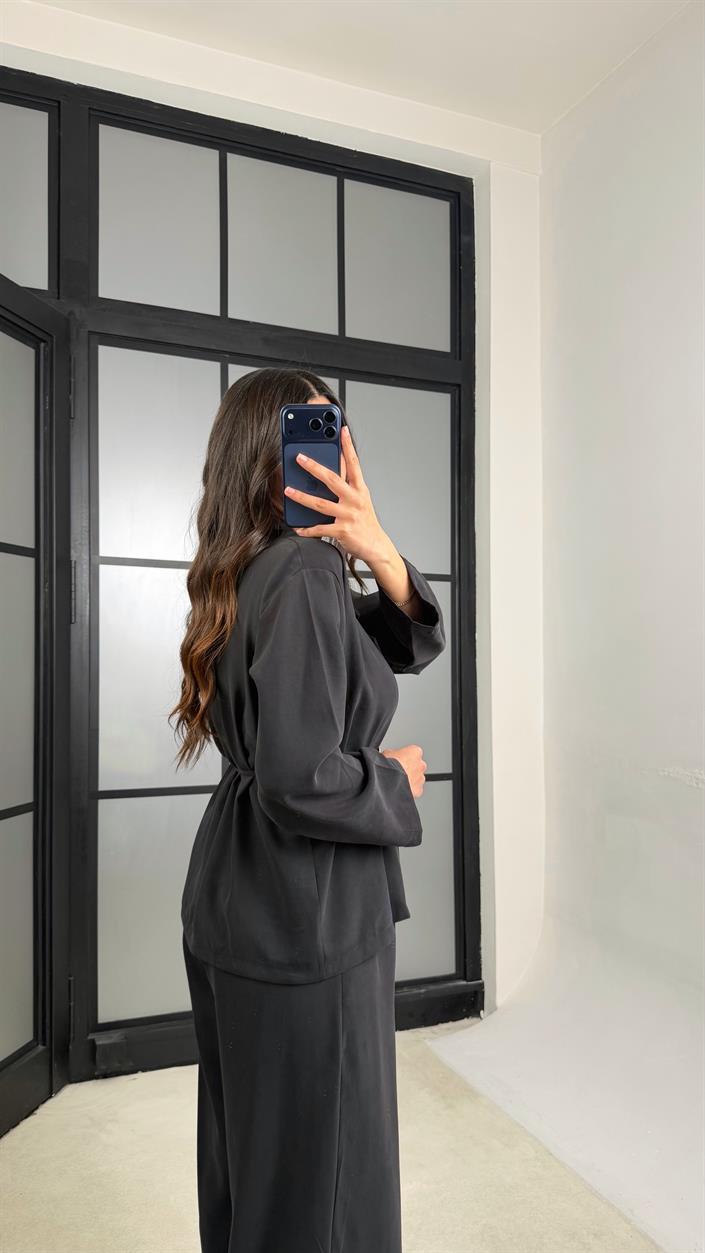 Siyah Broş Detaylı Kimono Beli Lastikli Pantolon Takım GAUS-01345