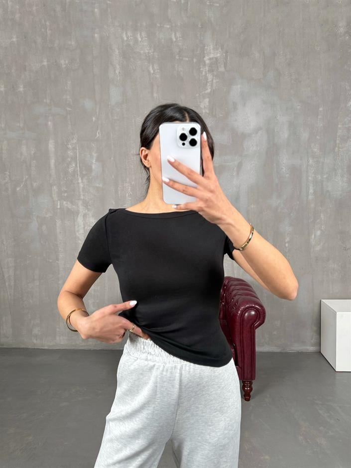 Nira Siyah Kayık Yaka Tshirt