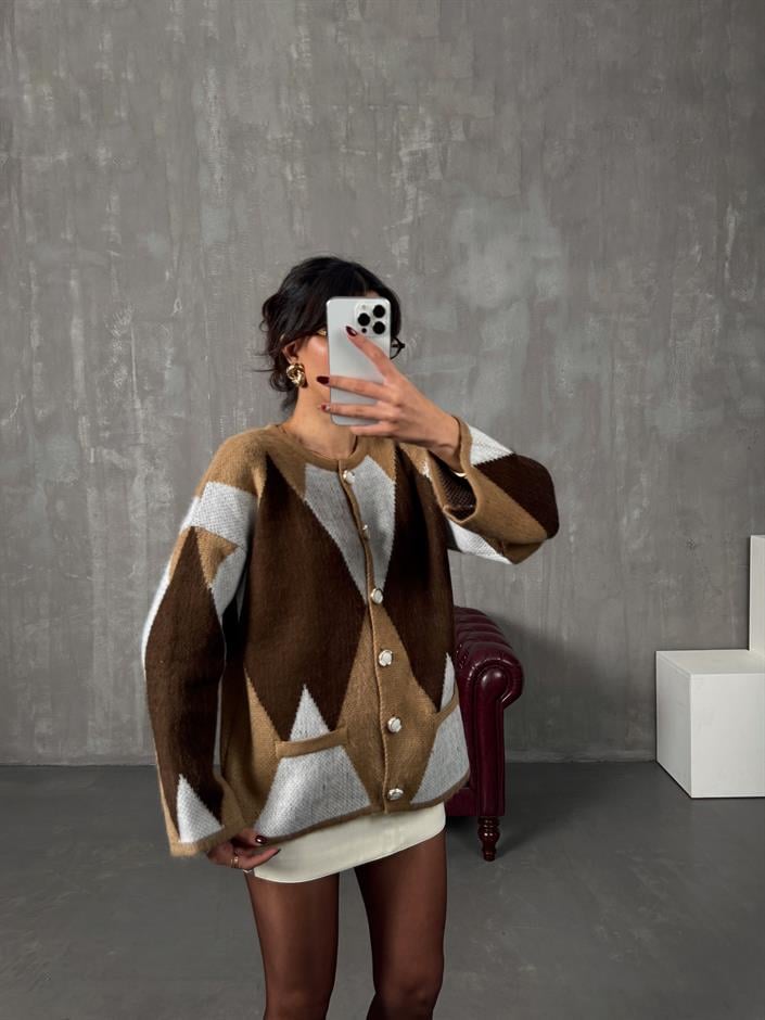 Lida Kahve Baklava Desenli Sakallı Düğmeli Hırka