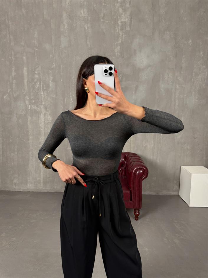 سيمون بلوزة شفافة أنثراسايت بياقة مادونا مكافئ لإم دي