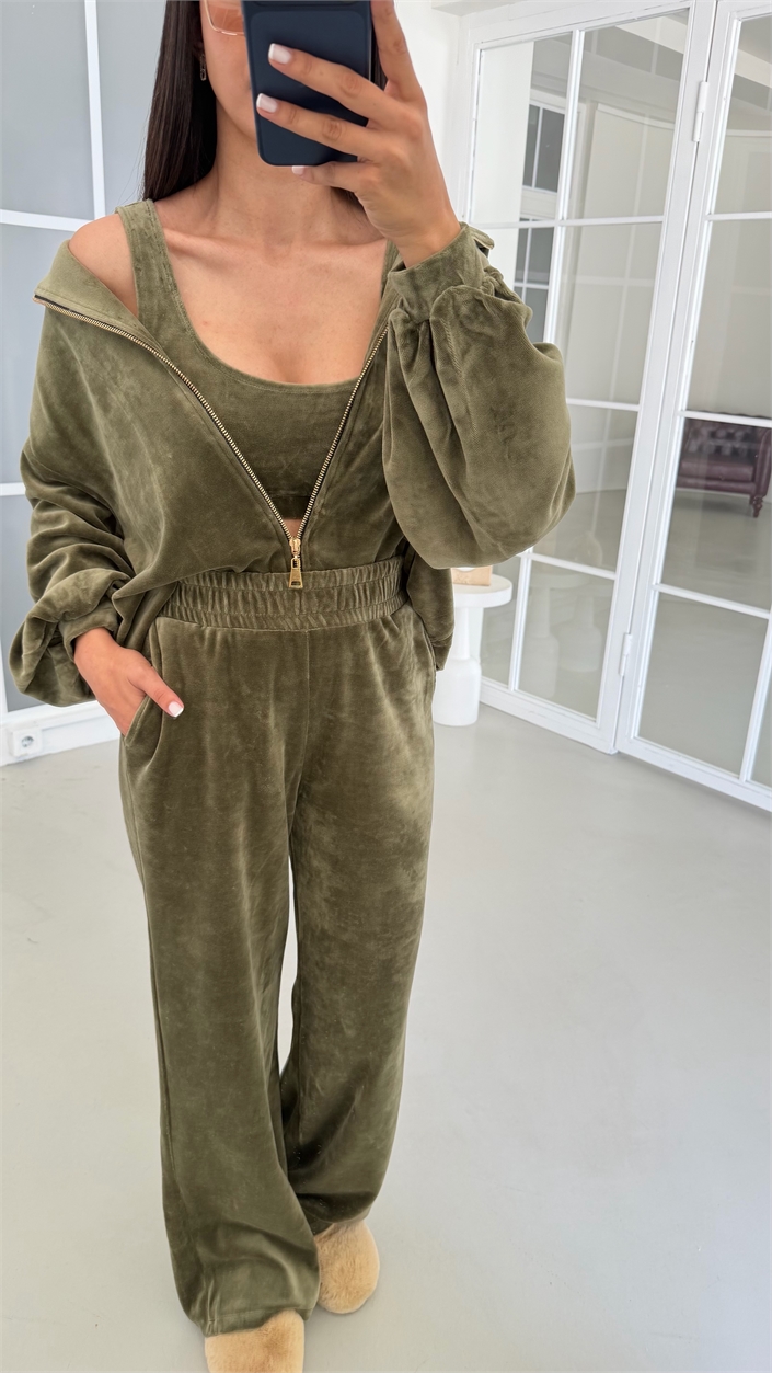 Yeşil Kapüşonlu Hırka Crop Beli Lastikli Pantolon 3lü Kadife Takım GAUS-02033